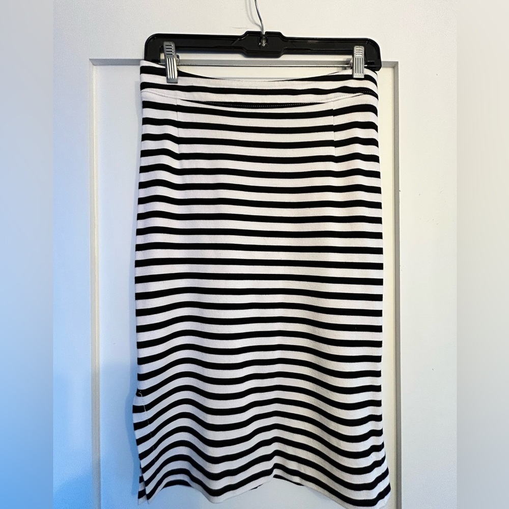 Banana Republic Black & White striped pencil skirt